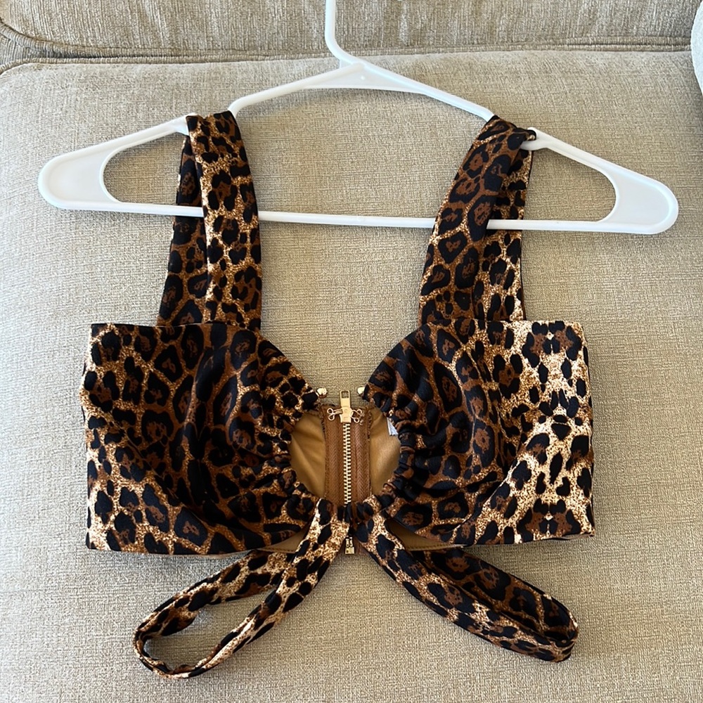 Beginning boutique crop top size x small